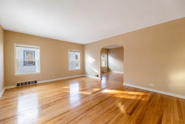 $180,000 | 18052 Wentworth Avenue, Lansing, IL 60438