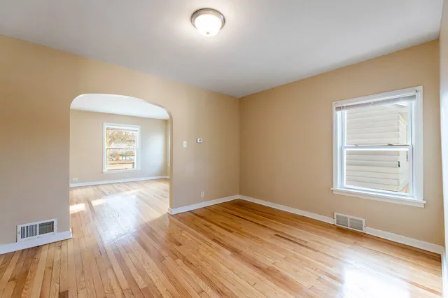 $180,000 | 18052 Wentworth Avenue, Lansing, IL 60438