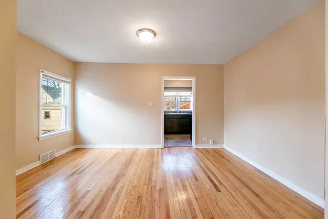 $180,000 | 18052 Wentworth Avenue, Lansing, IL 60438