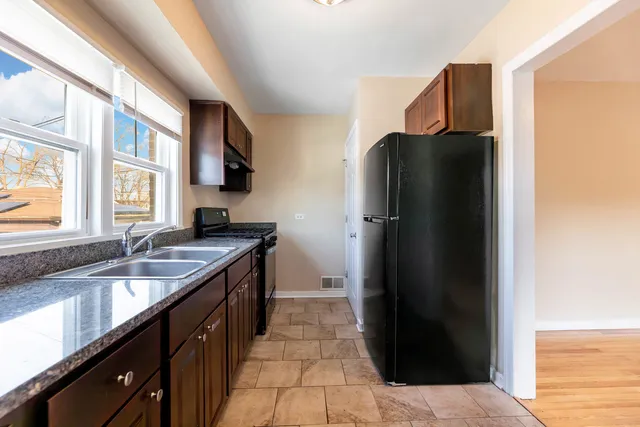 $180,000 | 18052 Wentworth Avenue, Lansing, IL 60438