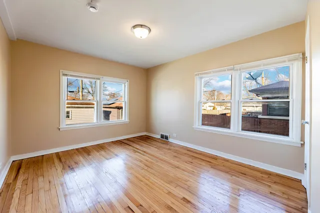 $180,000 | 18052 Wentworth Avenue, Lansing, IL 60438