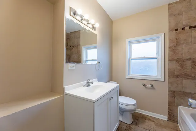 $180,000 | 18052 Wentworth Avenue, Lansing, IL 60438