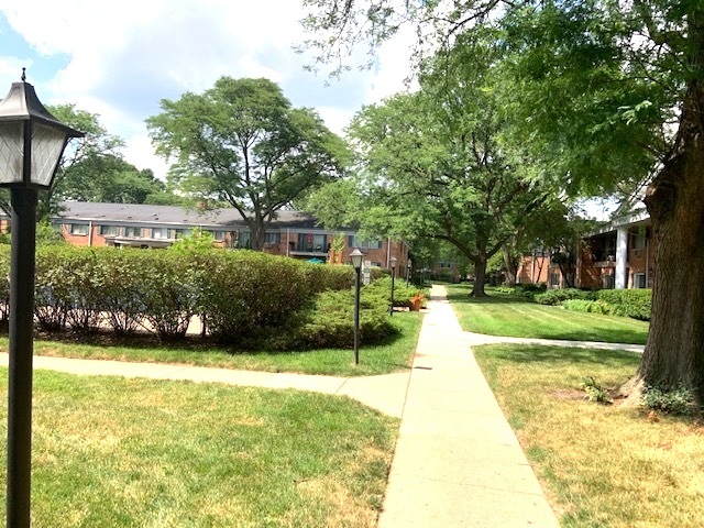 2303 South Goebbert Road, Unit 110 Arlington Heights, IL 60005 - Photo 18 of 19