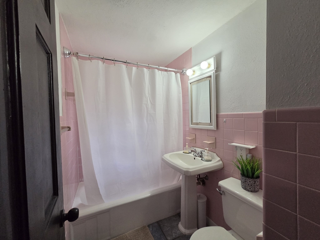 216 Plumtree Road Springfield, MA 01118 - Photo 11 of 22