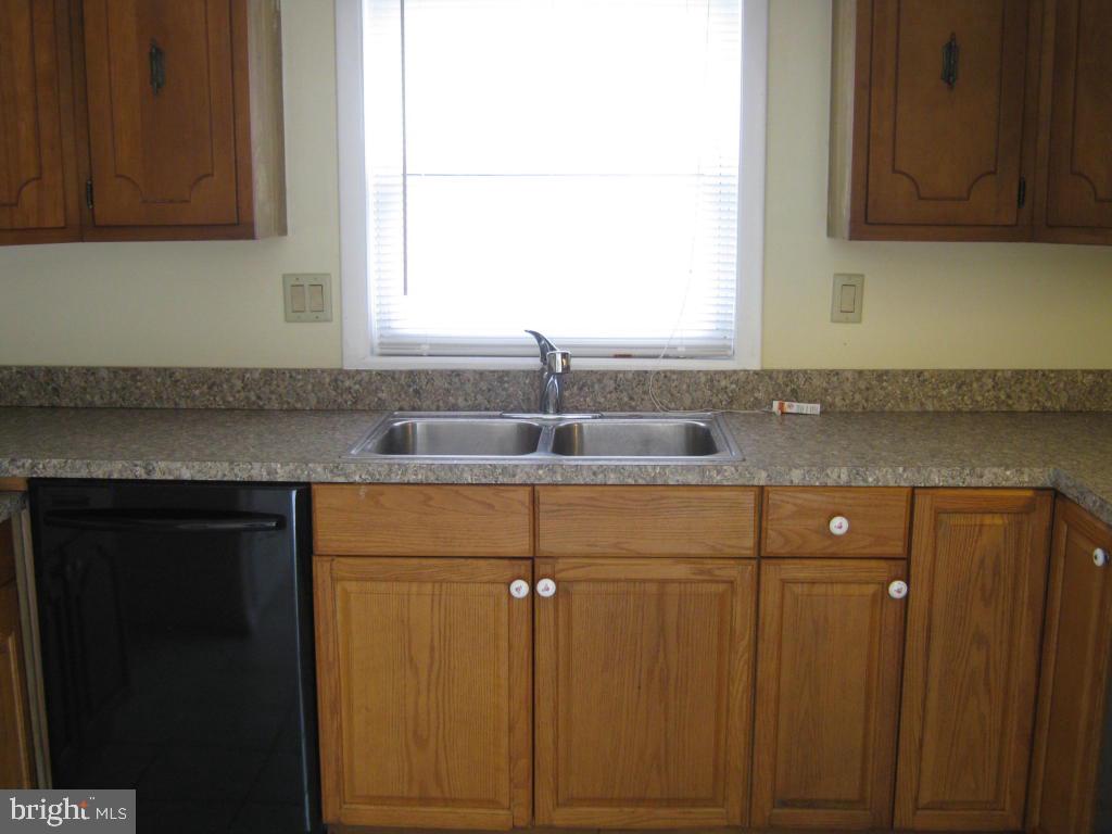2042 Pennwick Road Lancaster, PA 17601 - Photo 2 of 32