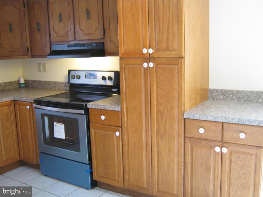 2042 Pennwick Road Lancaster, PA 17601 - Photo 4 of 32