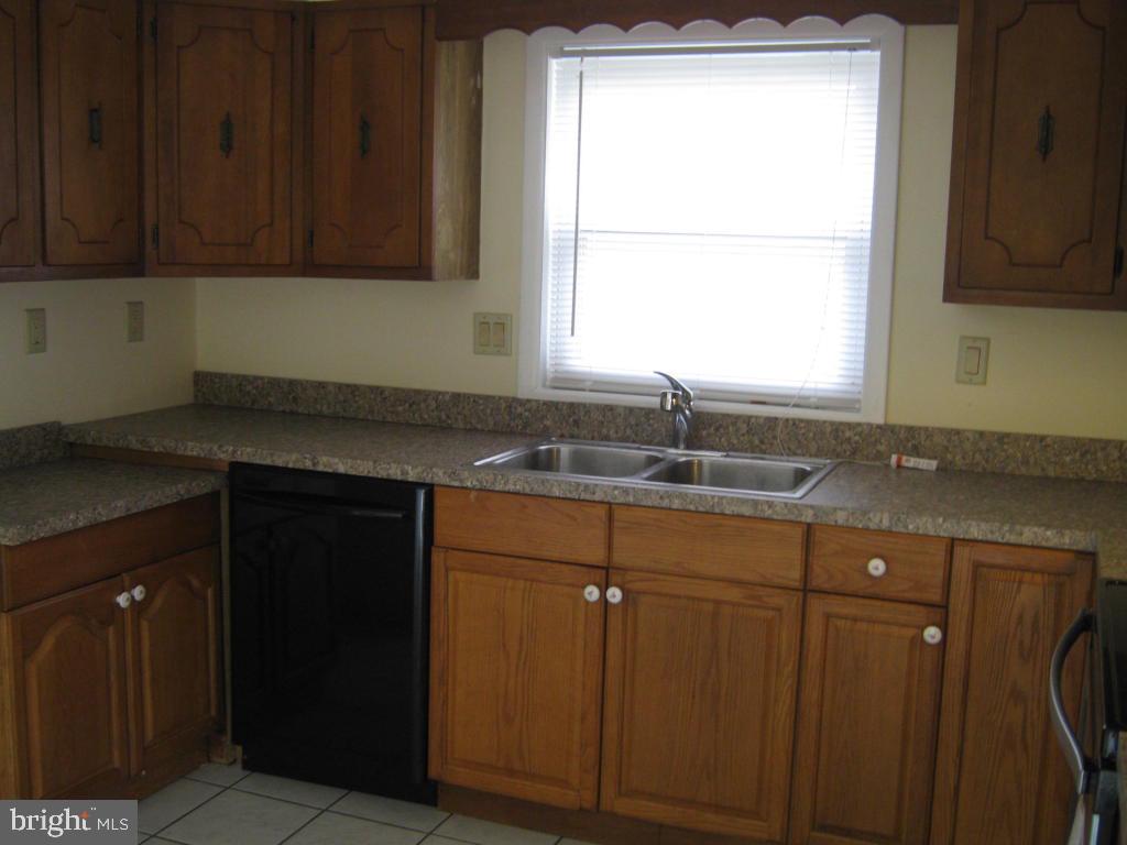 2042 Pennwick Road Lancaster, PA 17601 - Photo 6 of 32