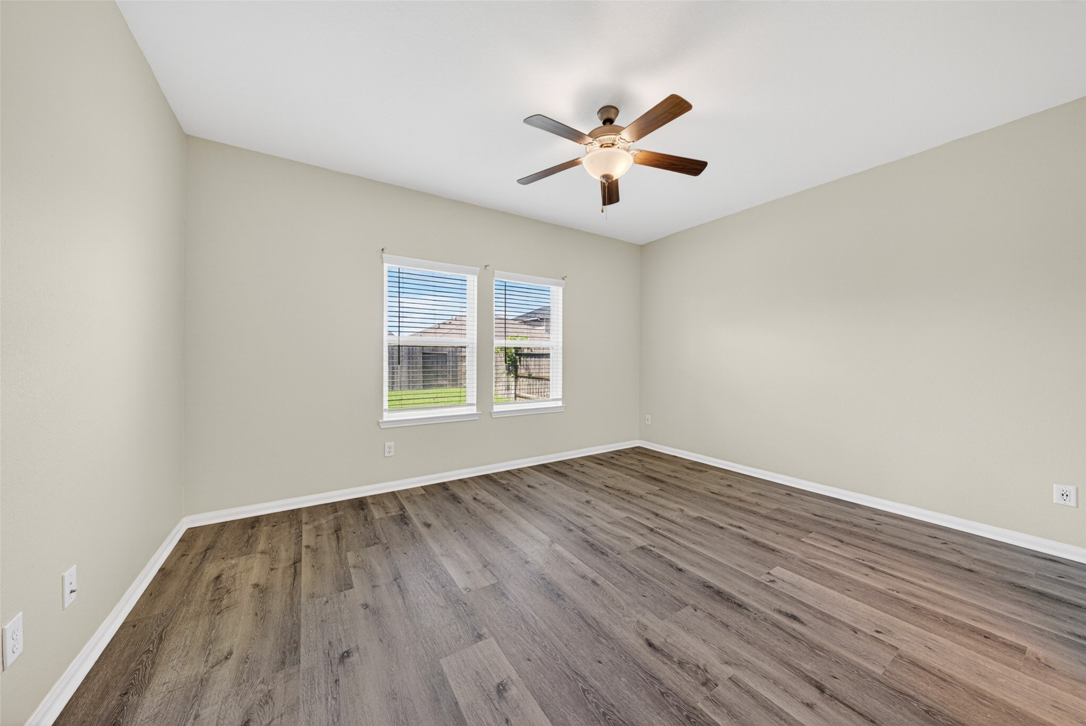 927 Cloverdale Drive Rosharon, TX 77583 - Photo 28 of 46