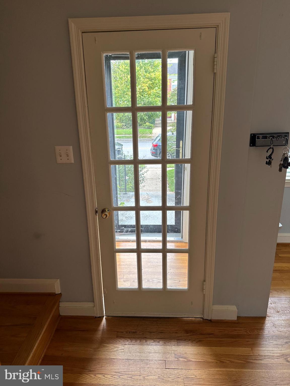 8202 Pleasant Plains Road Towson, MD 21286 - Photo 2 of 24 Foyer