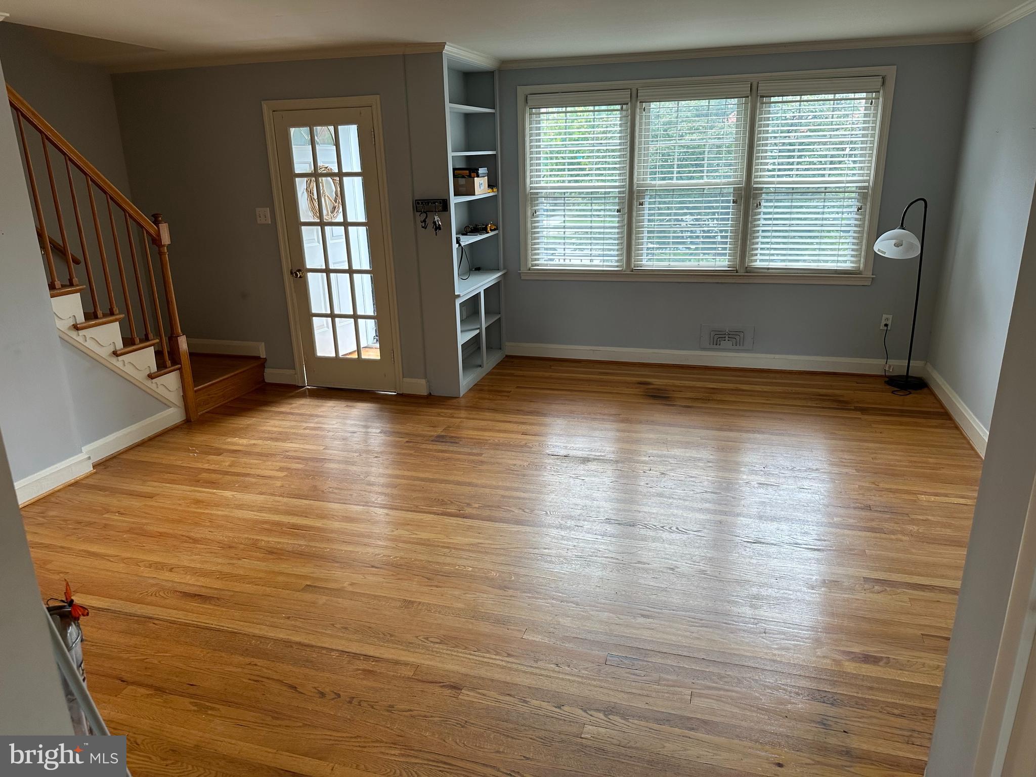 8202 Pleasant Plains Road Towson, MD 21286 - Photo 3 of 24 Living Room