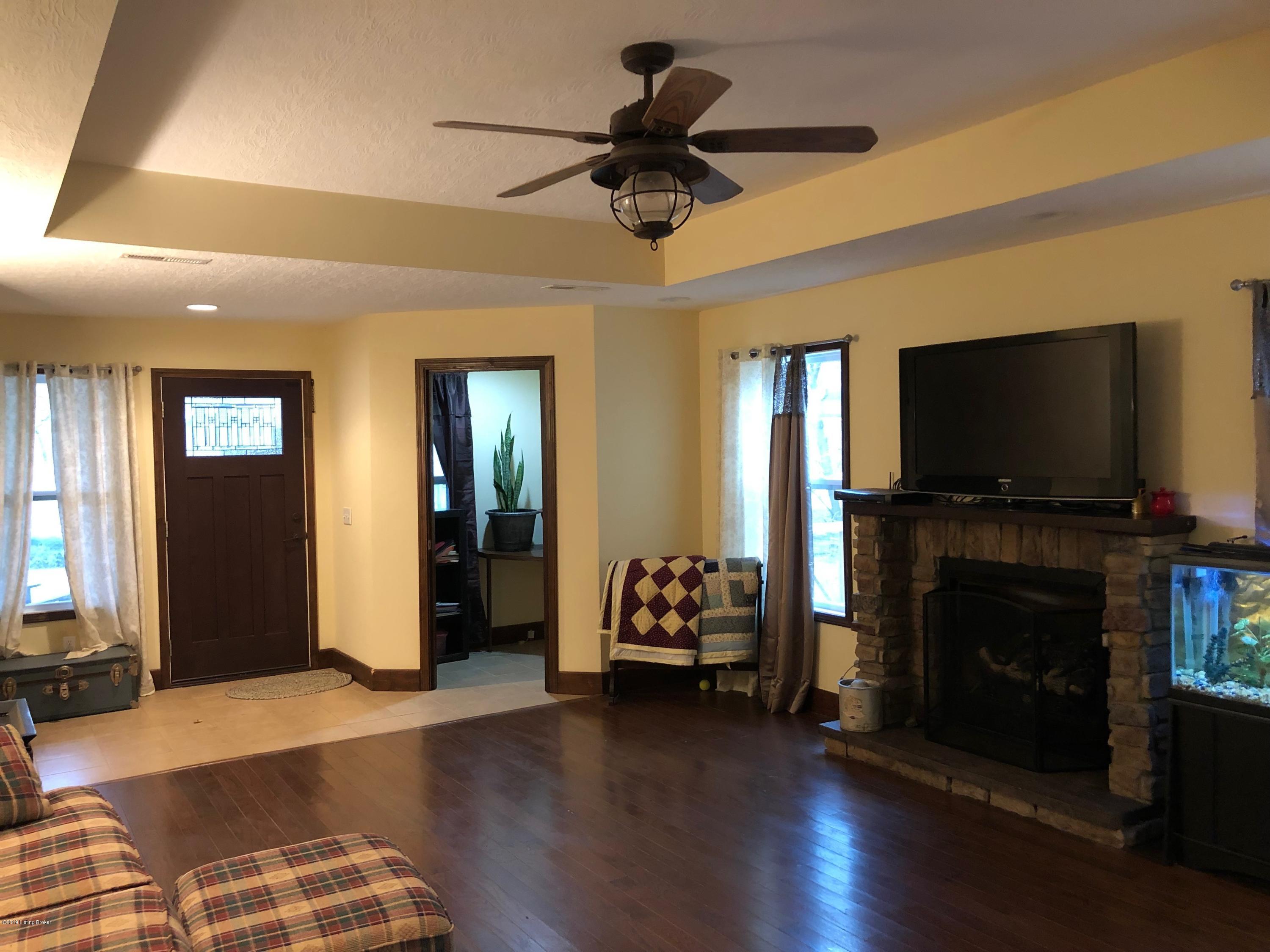 1469 Dog Creek Road Caneyville, KY 42721 - Photo 14 of 51 Living Rm