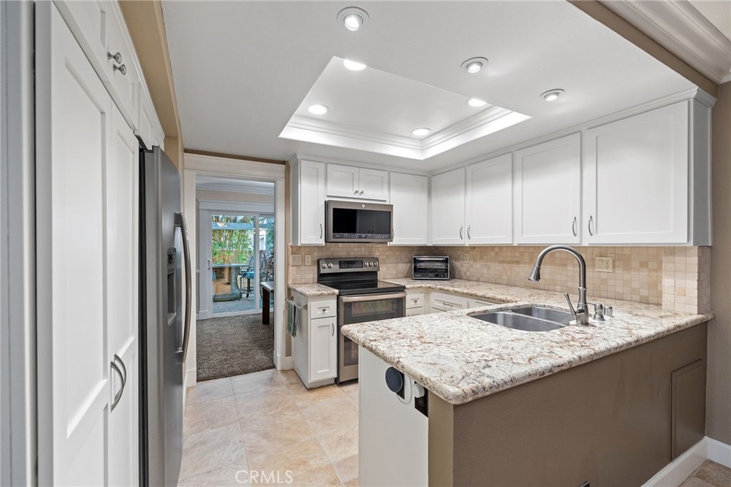 56 Ashbrook Irvine, CA 92604 - Photo 12 of 44 Bright Spacious Kitchen