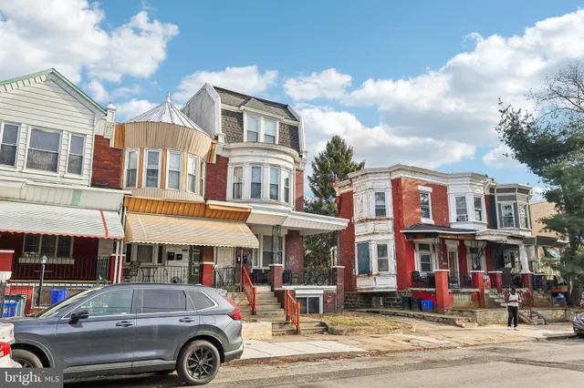 a car parked in front of a building