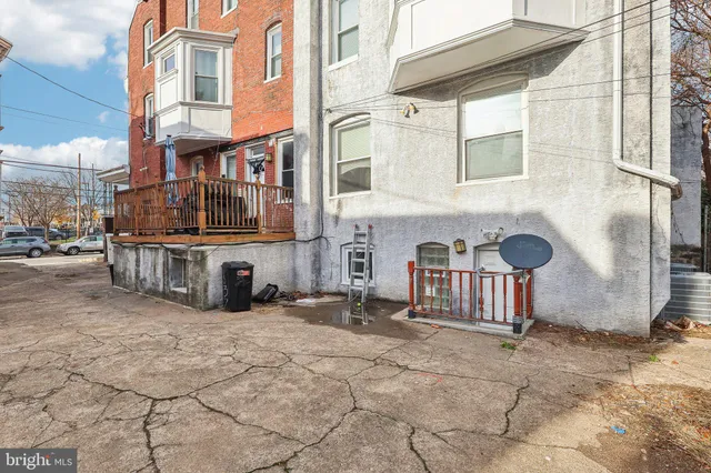 a picture of a wall with white wall painting