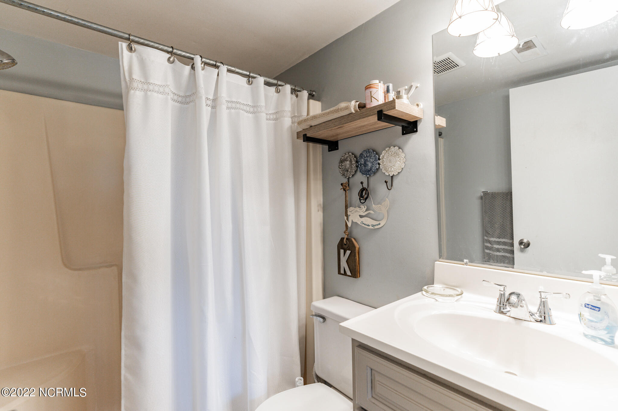 4319 Holly Tree Road Wilmington, NC 28403 - Photo 17 of 23 2nd Bath