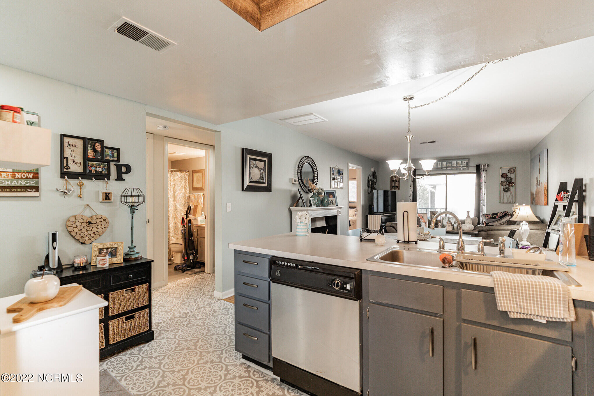 4319 Holly Tree Road Wilmington, NC 28403 - Photo 4 of 23 Kitchen
