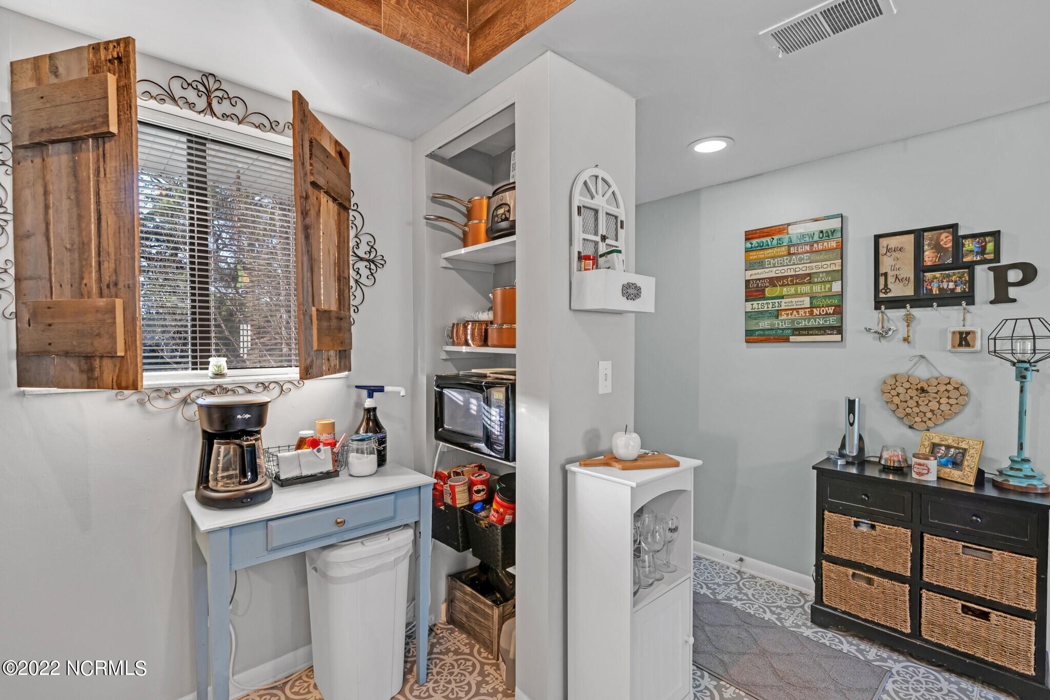 4319 Holly Tree Road Wilmington, NC 28403 - Photo 6 of 23 Kitchen