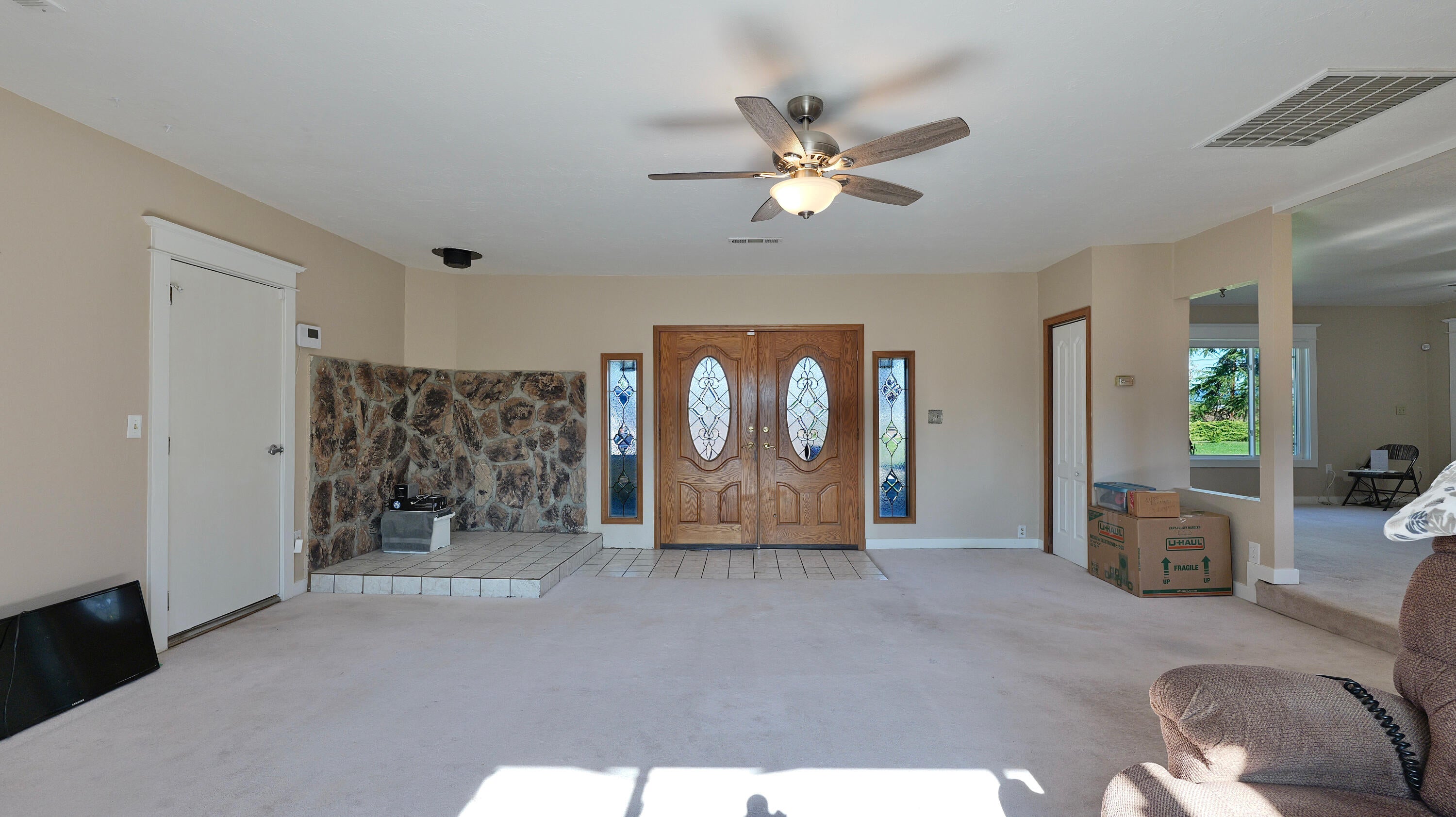 2909 Ball Road Eagle Point, OR 97524 - Photo 8 of 37 Entry into Living Room