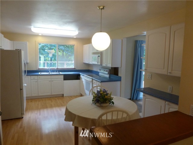 16907 Southeast 128th Street Renton, WA 98059 - Photo 8 of 24