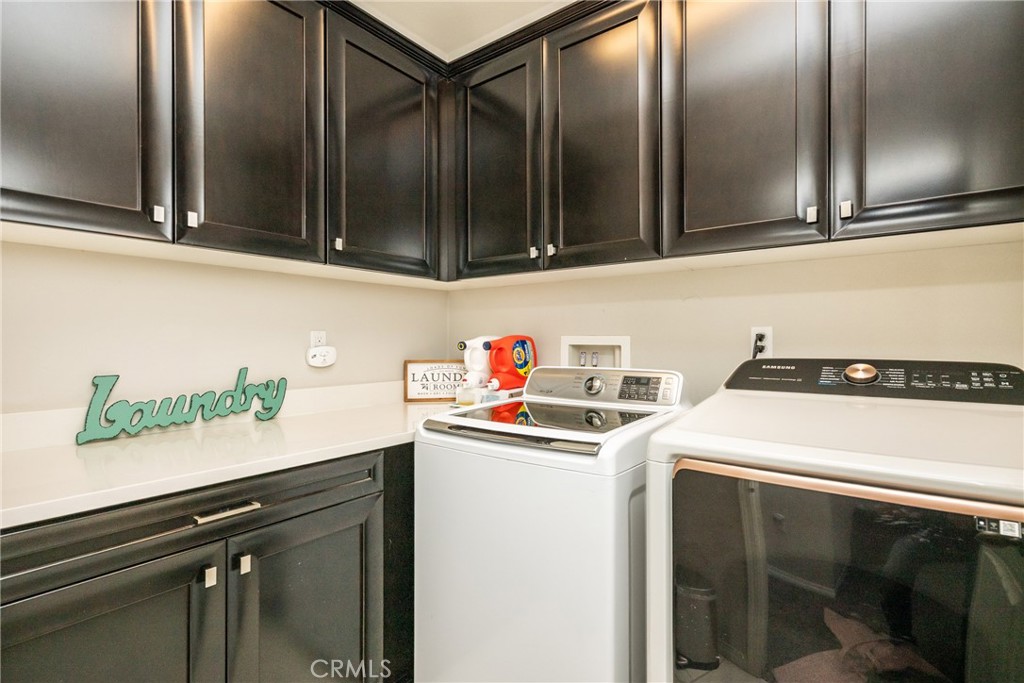 32390 Magee Lane Temecula, CA 92592 - Photo 47 of 75 Laundry Room