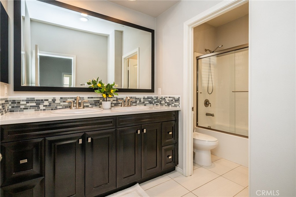 32390 Magee Lane Temecula, CA 92592 - Photo 60 of 75 Upstairs Hallway bathroom
