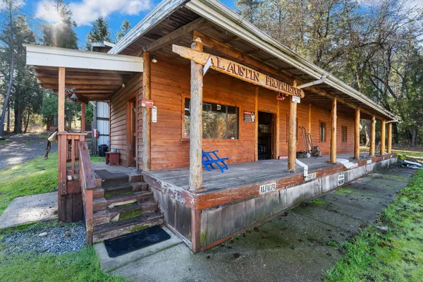 a view of a house with a big yard
