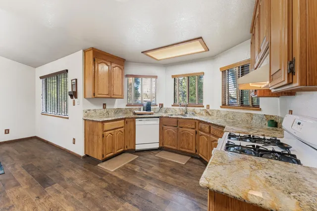 $1,025,000 | 16558 French Town Road, Brownsville, CA 95919