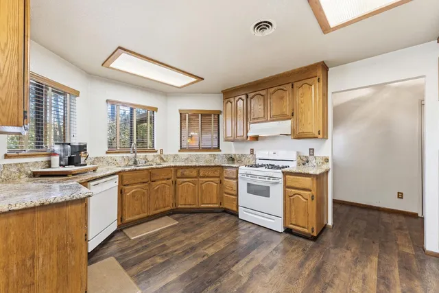 $1,025,000 | 16558 French Town Road, Brownsville, CA 95919