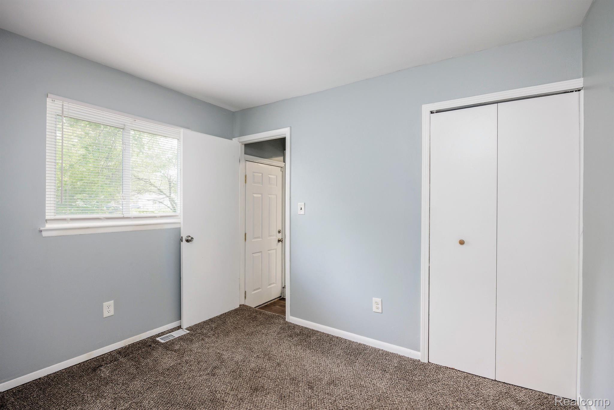 35247 Wick Road Romulus, MI 48174 - Photo 14 of 34 Gallery Image 14