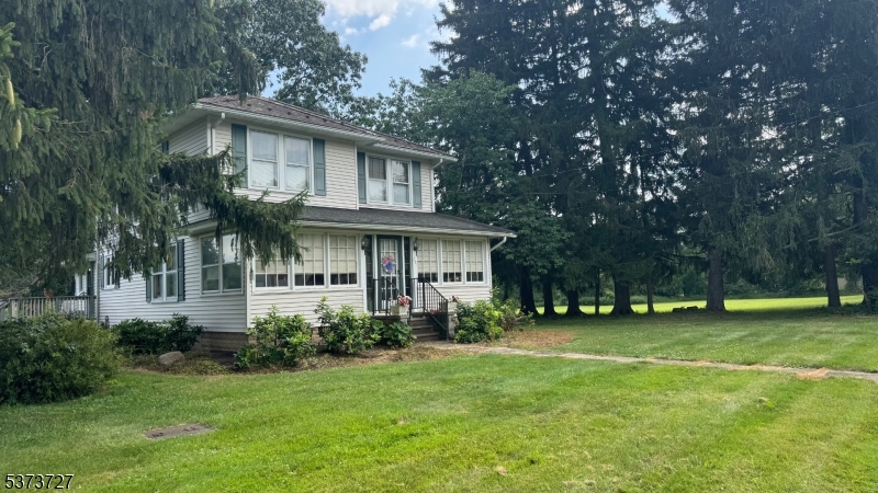 a view of a yard in front of house