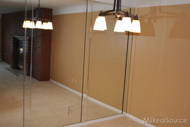 1750 Vernier Road, Unit 9 Grosse Pointe, MI 48236 - Photo 8 of 17 31220442-7.JPG