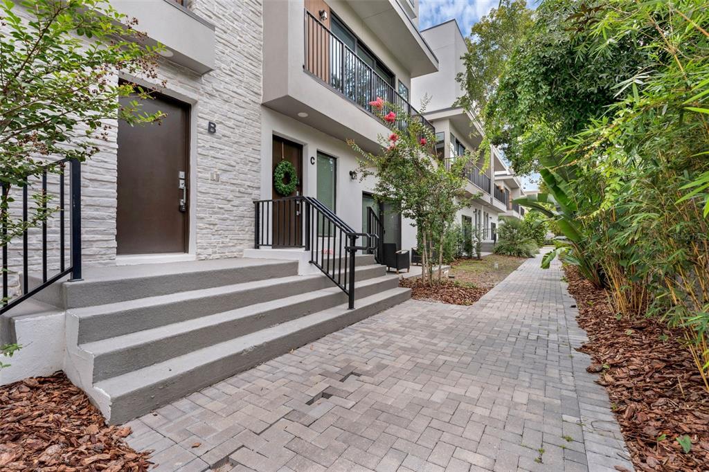 52 West Harding Street, Unit A Orlando, FL 32806 - Photo 4 of 31