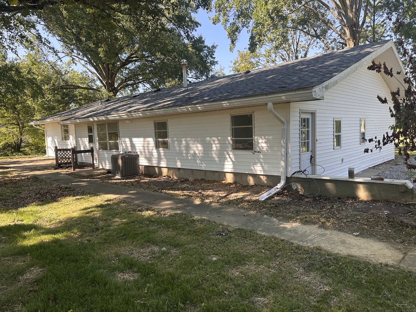 380 Golf Course Road Eldorado, IL 62930 - Photo 7 of 27 Gallery Image 7