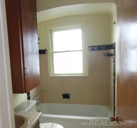 22486 Rausch Avenue Eastpointe, MI 48021 - Photo 3 of 11