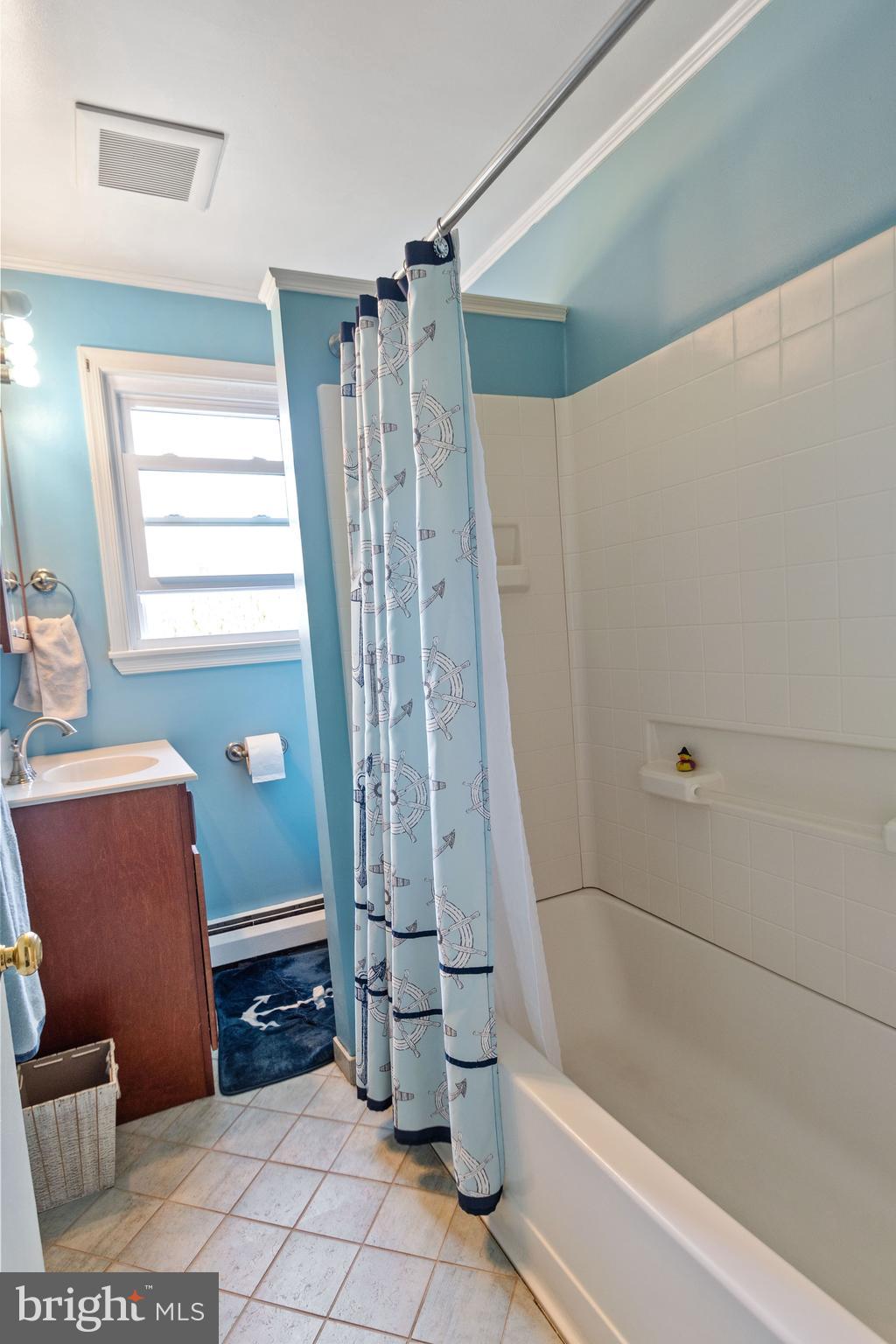 2913 Penn Square Road Norristown, PA 19401 - Photo 16 of 24 Hall Bath