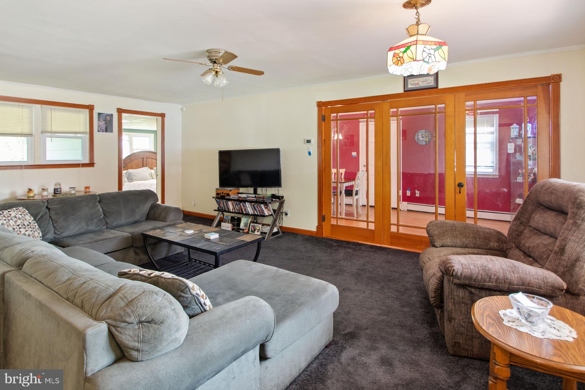 2913 Penn Square Road Norristown, PA 19401 - Photo 2 of 24 Livingroom