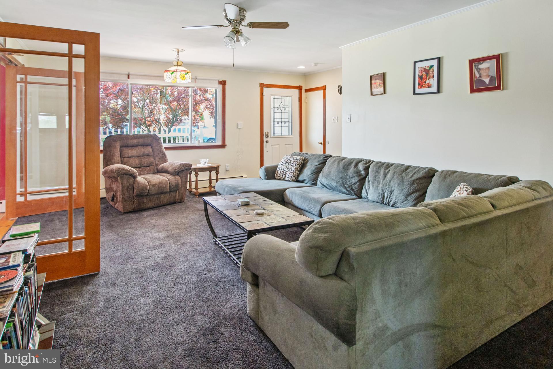 2913 Penn Square Road Norristown, PA 19401 - Photo 5 of 24 Livingroom