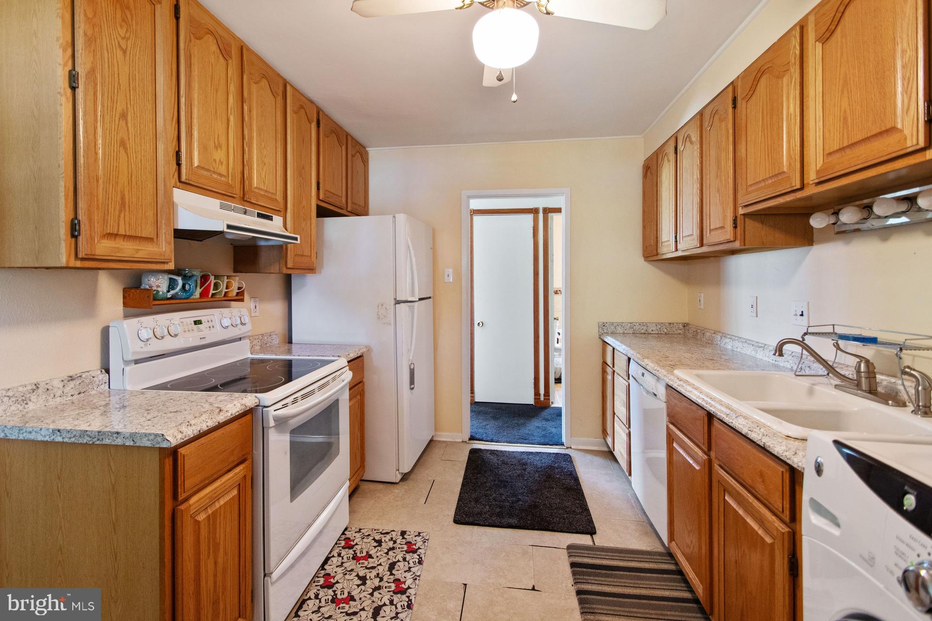 2913 Penn Square Road Norristown, PA 19401 - Photo 9 of 24 Kitchen