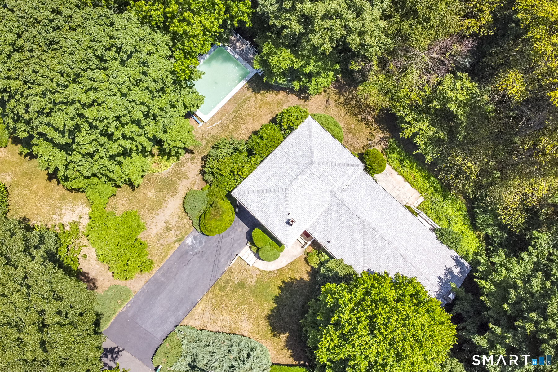 9 Pocono Road Norwalk, CT 06851 - Photo 4 of 40