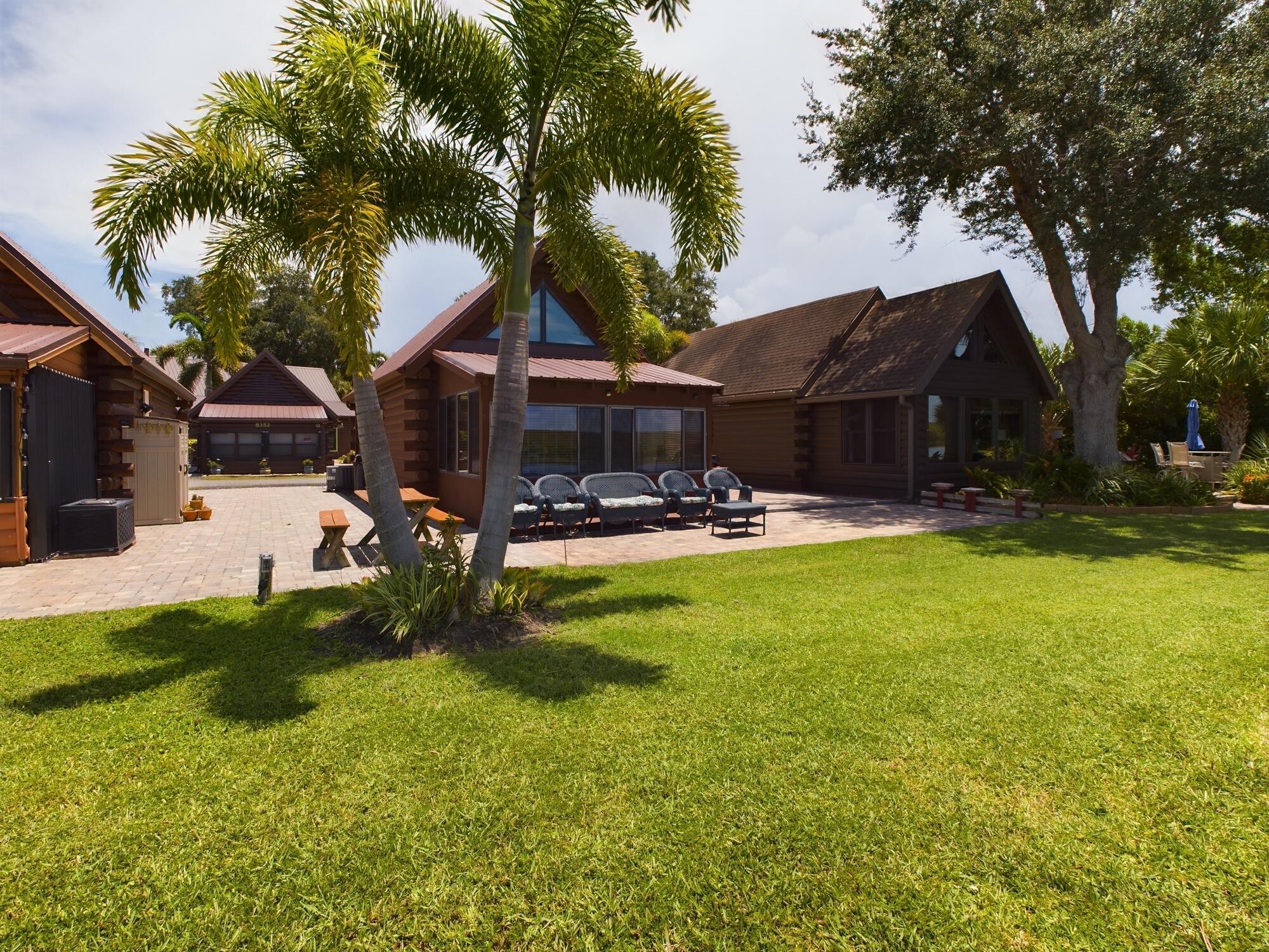 8348 Highway 441 Okeechobee, FL 34974 - Photo 5 of 25 a view of a house with swimming pool and sitting area