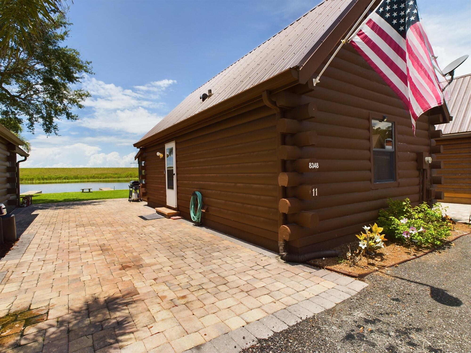 8348 Highway 441 Okeechobee, FL 34974 - Photo 8 of 25 a backyard of a house