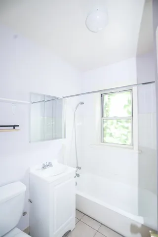 $1,275 | 1100 West Roscoe Street, Unit 37, Chicago, IL 60657