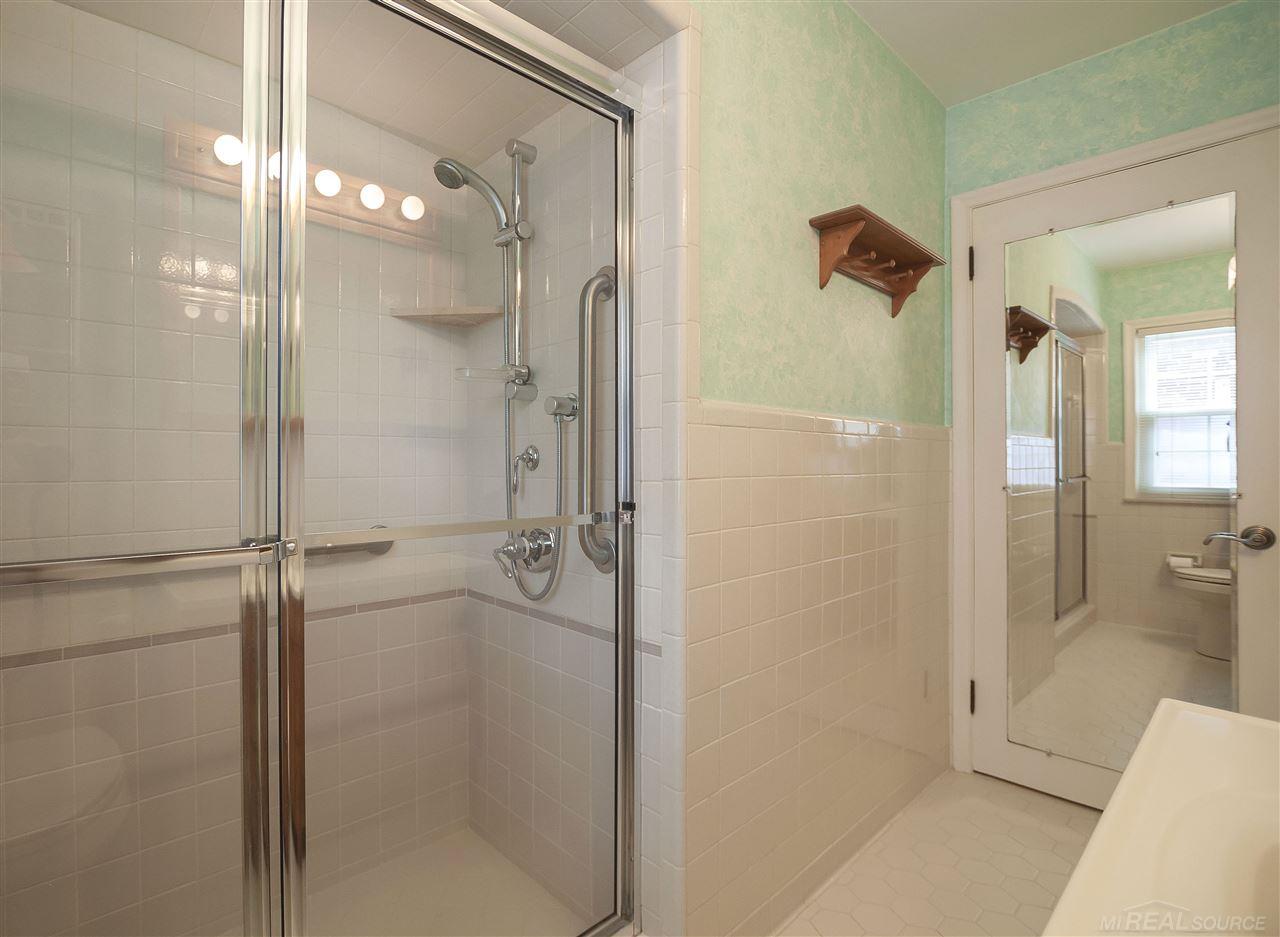 1220 Fairholme Road Grosse Pointe Woods, MI 48236 - Photo 21 of 41