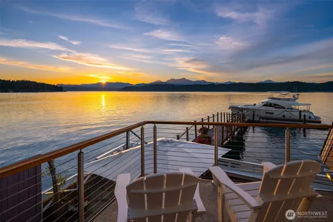$3,000,000 | 7611 Highway 106, Union, WA 98592