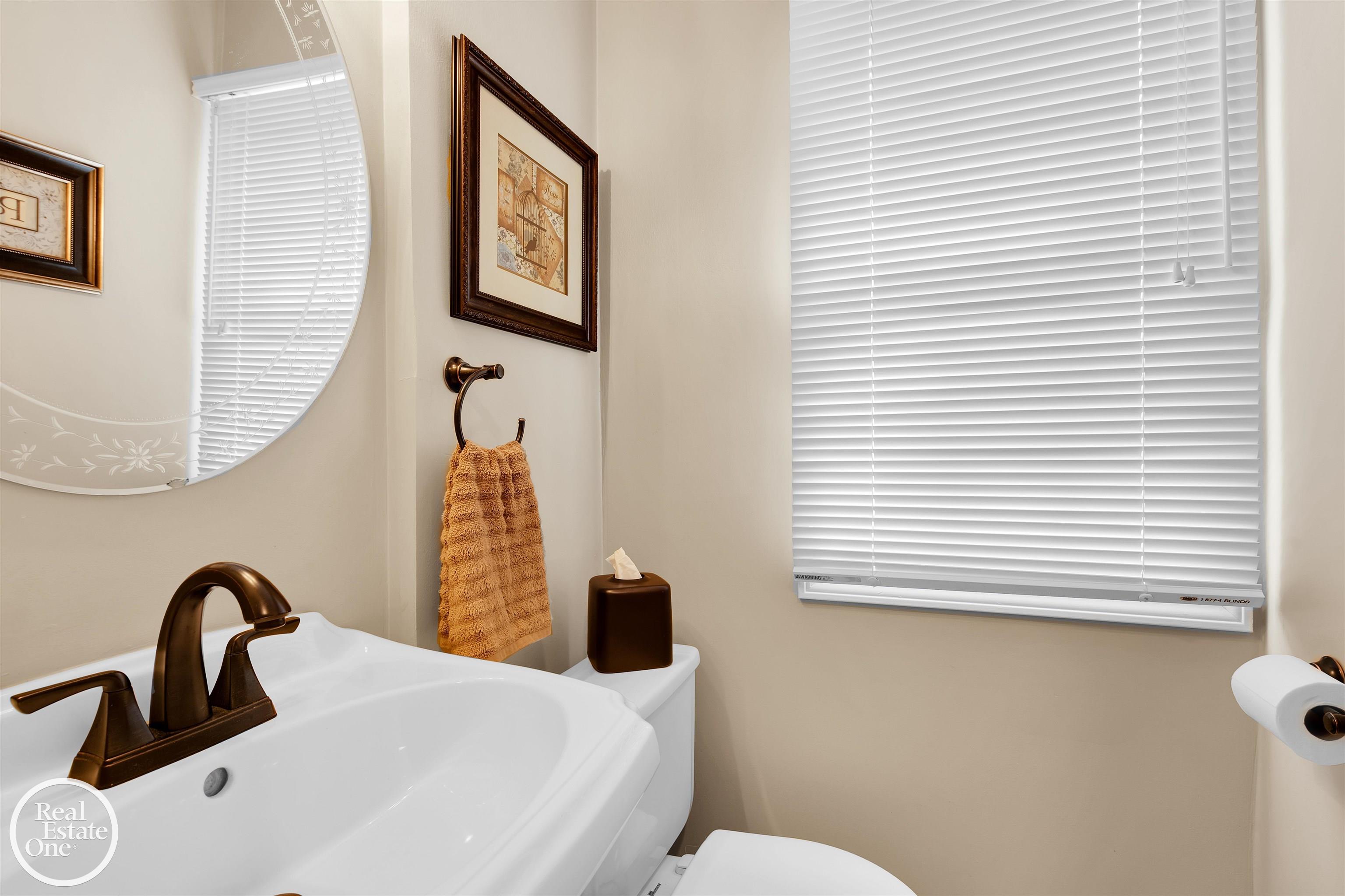692 Hawthorne Road Grosse Pointe, MI 48236 - Photo 15 of 33 50138273-04ac36f9-52e3-4b2e-9c8a-a58f42a58c41.JPG