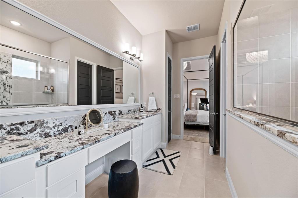 2262 Poppyvine Road Frisco, TX 75033 - Photo 21 of 40 a en suite bathroom with a sink and a mirror