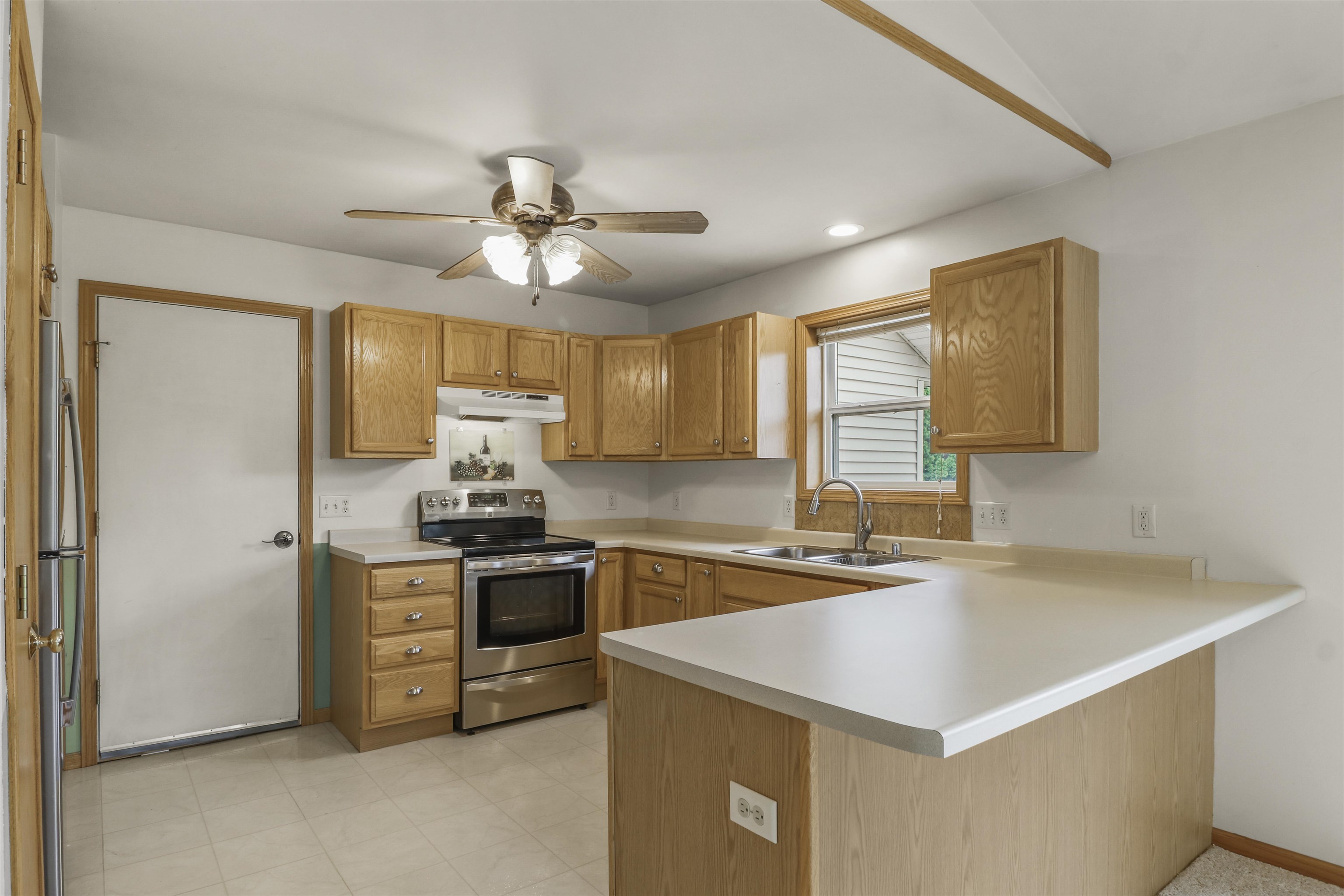 544 Berwick Drive Sun Prairie, WI 53590 - Photo 5 of 35