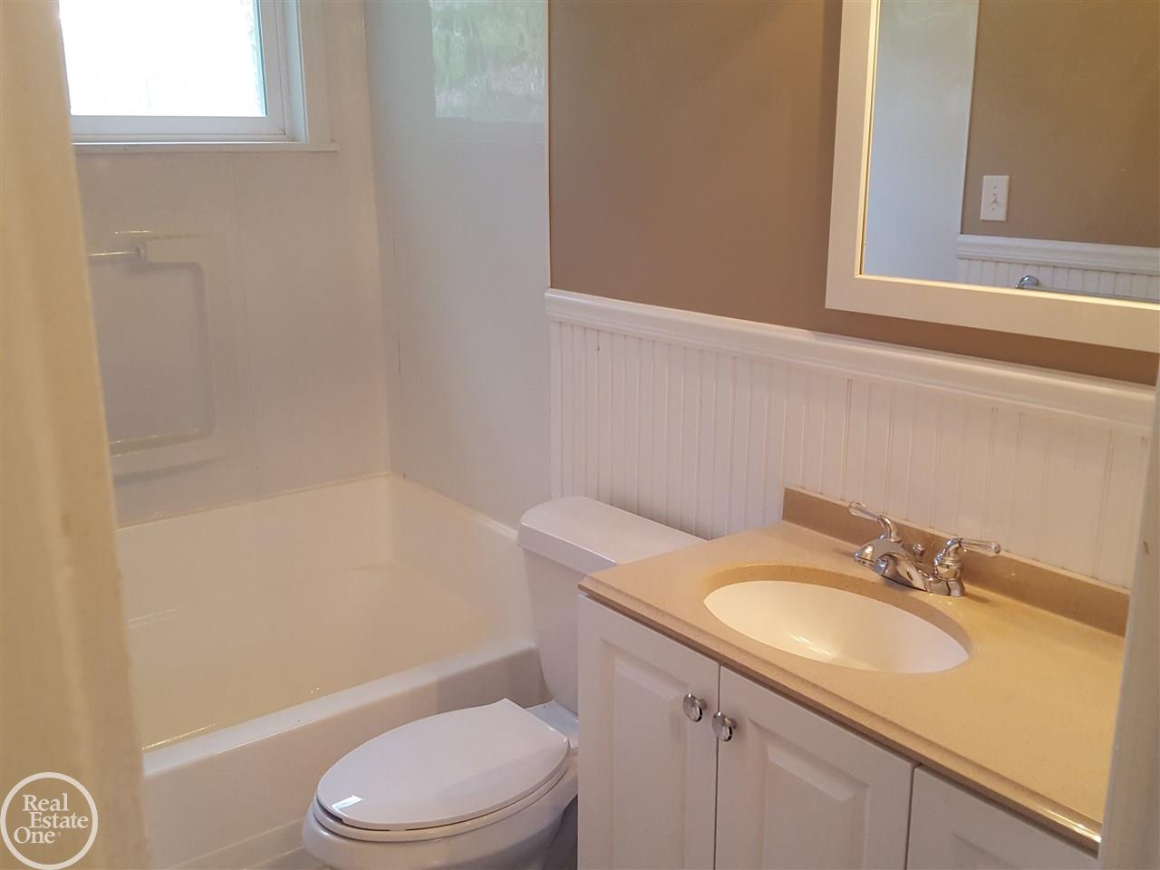 2396 Partridge Road Port Huron, MI 48060 - Photo 13 of 32 31289494-12.JPG