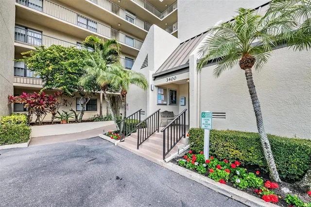 $185,900 | 3400 Cove Cay Drive, Unit 2H, Clearwater, FL 33760