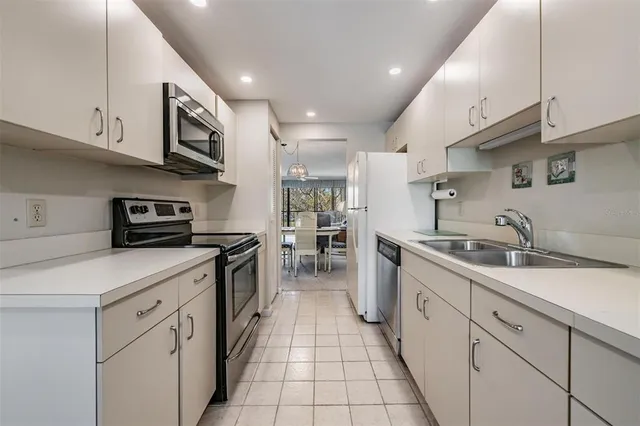 $185,900 | 3400 Cove Cay Drive, Unit 2H, Clearwater, FL 33760